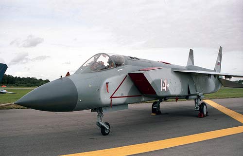 Истребитель-бомбардировщик Як-141 (СССР)